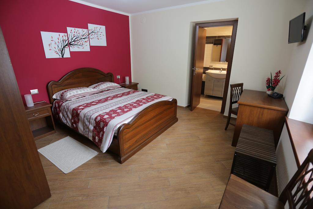 Bed and Breakfast Mandoue Пон-Сен-Мартен Номер фото