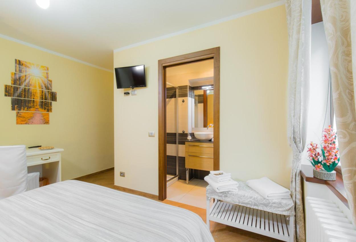 Bed and Breakfast Mandoue Пон-Сен-Мартен Экстерьер фото